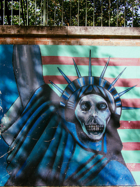 Mural - ambasada amerykańska w Teheranie